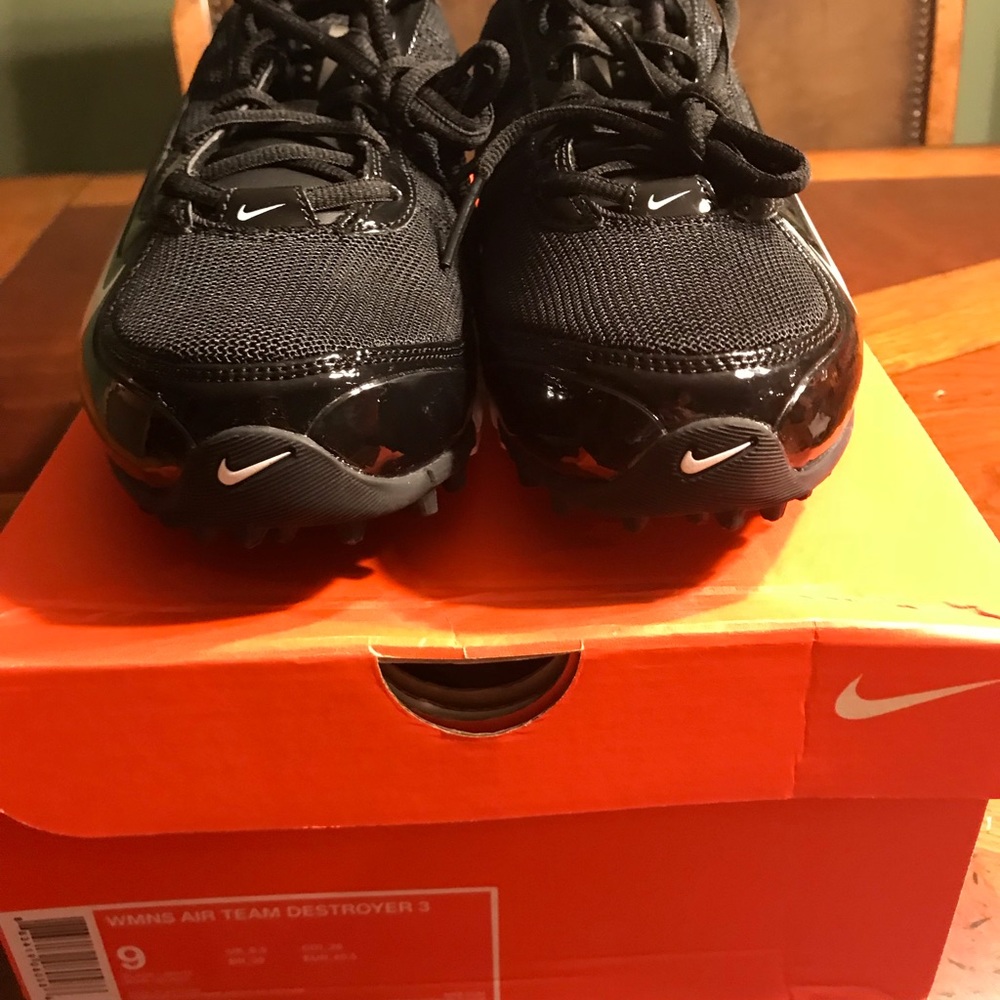 Nike Air Team Destroyer 3 size 9 Women’s turf shoe